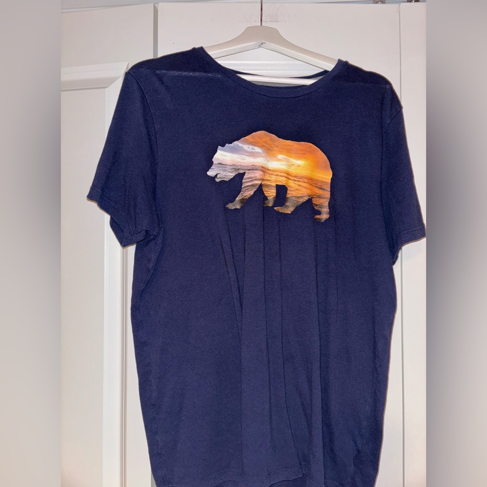 Old Navy Soft-Washed Ultra Blue Bear Sunset T-Shirt